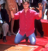 1993-06-28-Hand-And-Footprints-Ceremony-At-Manns-Chinese-Theater-034.jpg