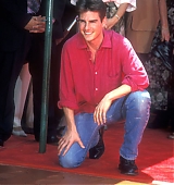 1993-06-28-Hand-And-Footprints-Ceremony-At-Manns-Chinese-Theater-043.jpg