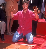 1993-06-28-Hand-And-Footprints-Ceremony-At-Manns-Chinese-Theater-054.jpg