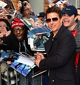 candids-outside-daily-show-with-jon-steward-april16-2013-016.jpg