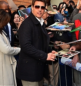 candids-outside-daily-show-with-jon-steward-april16-2013-018.jpg