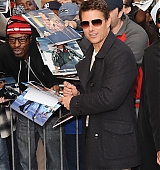 candids-outside-daily-show-with-jon-steward-april16-2013-026.jpg