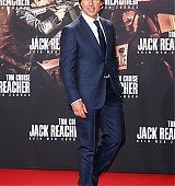 jack-reacher-berlin-premiere-21-2016-253.jpg