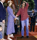 1993-06-28-Hand-And-Footprints-Ceremony-At-Manns-Chinese-Theater-015.jpg