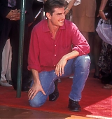 1993-06-28-Hand-And-Footprints-Ceremony-At-Manns-Chinese-Theater-061.jpg