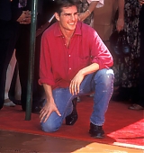 1993-06-28-Hand-And-Footprints-Ceremony-At-Manns-Chinese-Theater-063.jpg