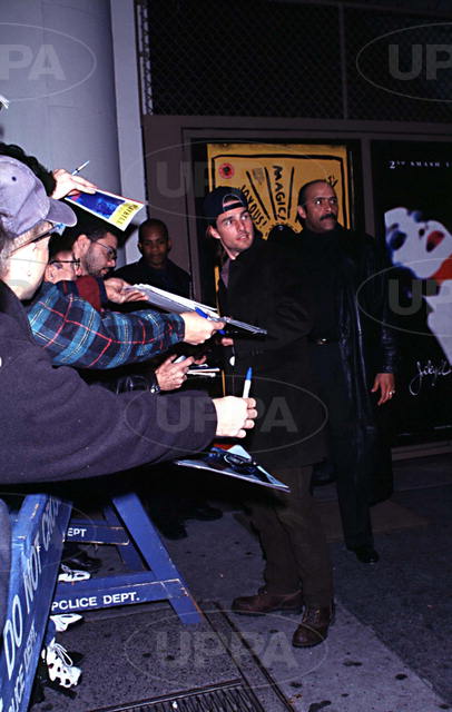 1998-12-13-The-Blue-Room-New-York-Premiere-After-Party-007.jpg