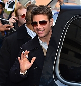 candids-outside-daily-show-with-jon-steward-april16-2013-010.jpg