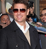 candids-outside-daily-show-with-jon-steward-april16-2013-028.jpg
