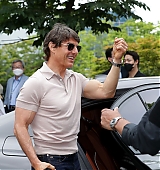 2022-06-17-Tom-Cruise-Arrives-in-Seoul-Candids-035.jpg